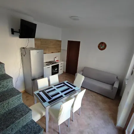 Yellow House 1 Tatil Evi